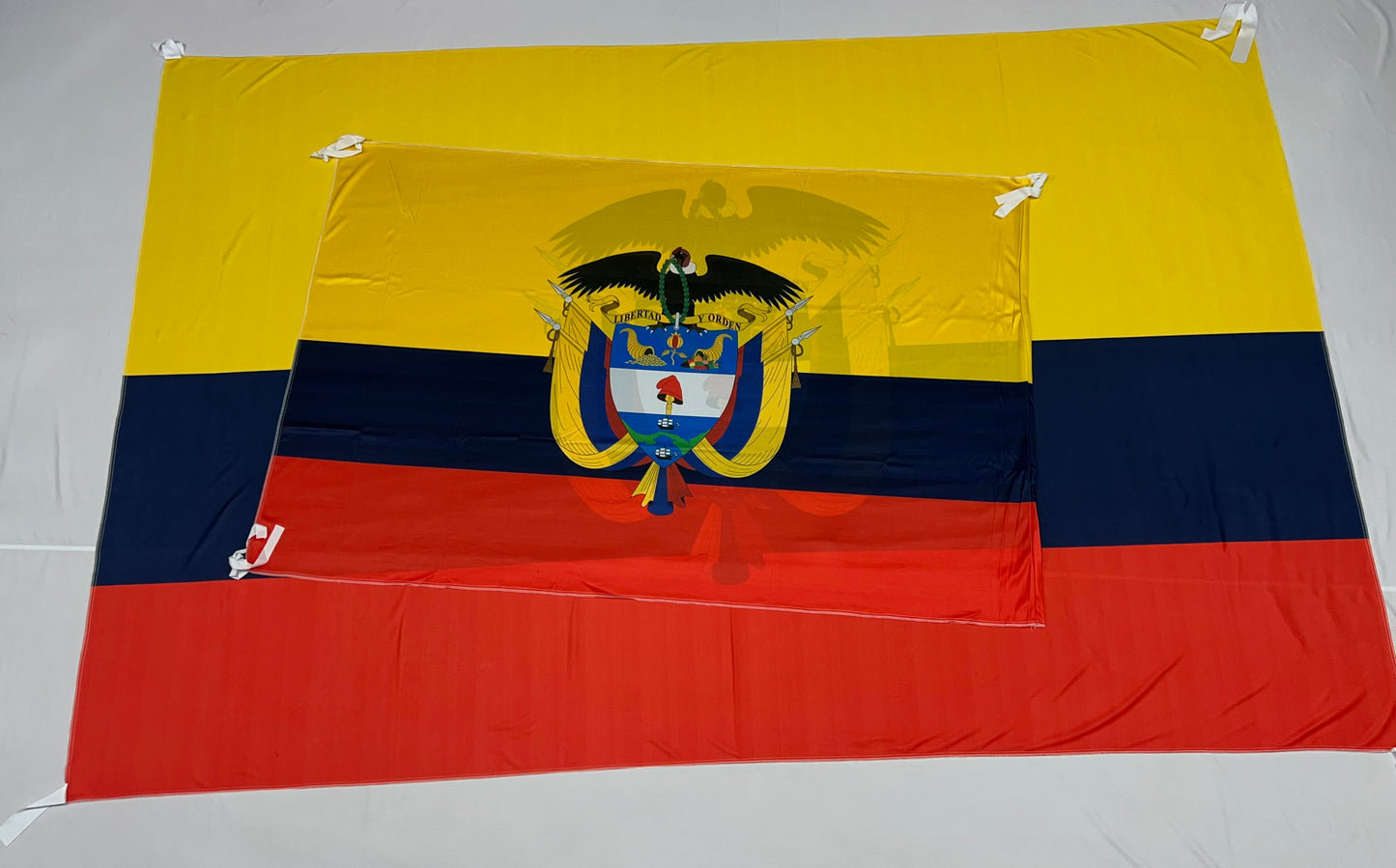 Banderas de Ecuador – 1,50 x 1,00 m / 2,50 x 1,50 m – Tela Resistente – Envío Gratis a Todo el País 🇪🇨