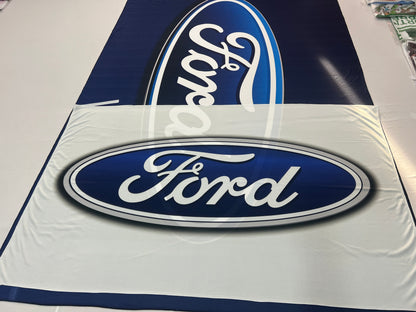 Banderas de Ford (Blanca)– 1,50 x 1,00 m / 2,50 x 1,50 m – Tela Resistente – Envío Gratis a Todo el País 🇦🇷