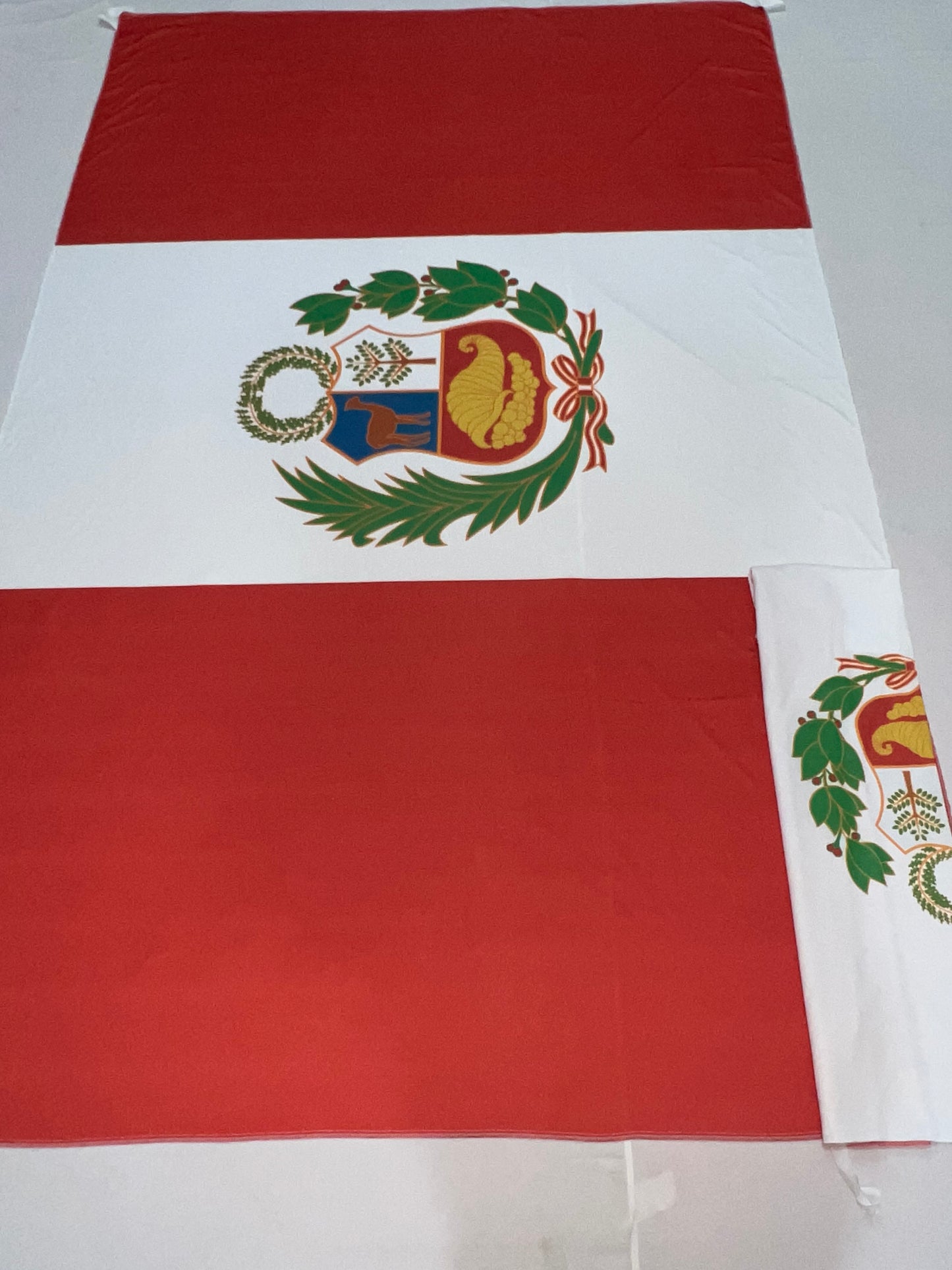 Banderas de Perú – 1,50 x 1,00 m / 2,50 x 1,50 m – Tela Resistente – Envío Gratis a Todo el País 🇦🇷