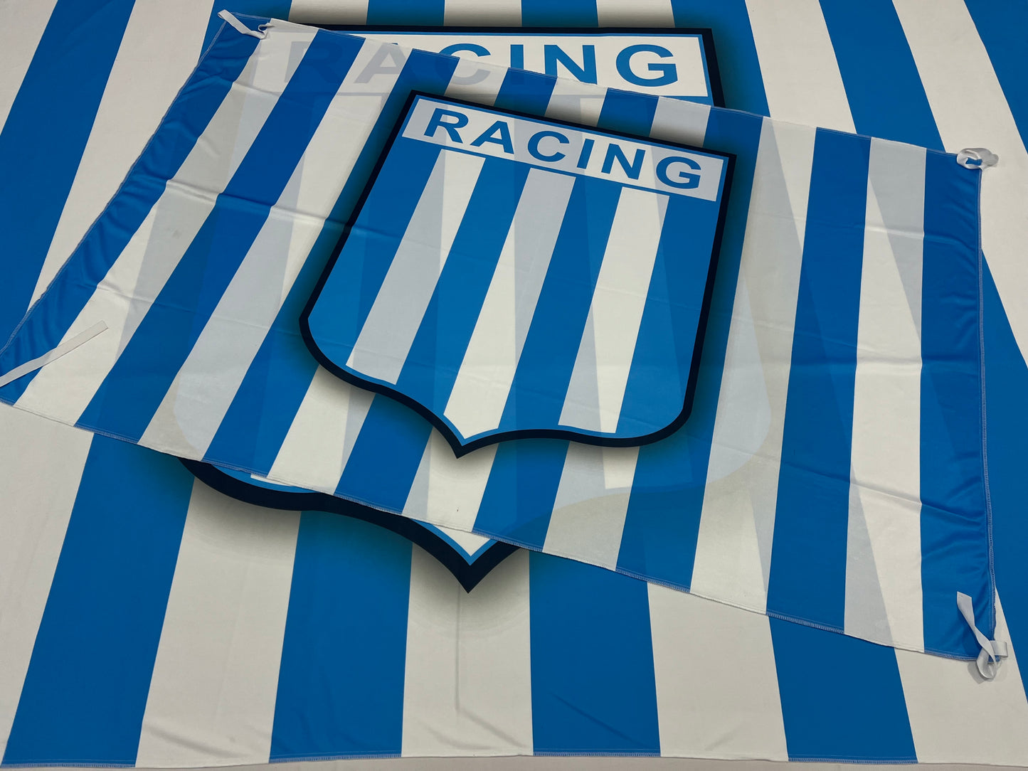 Banderas de Racing Club – 1,50 x 1,00 m / 2,50 x 1,50 m – Tela Resistente – Envío Gratis a Todo el País 🇦🇷