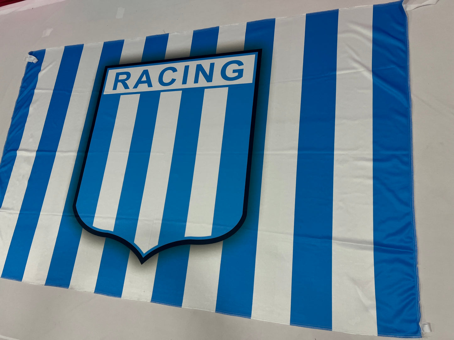 Banderas de Racing Club – 1,50 x 1,00 m / 2,50 x 1,50 m – Tela Resistente – Envío Gratis a Todo el País 🇦🇷