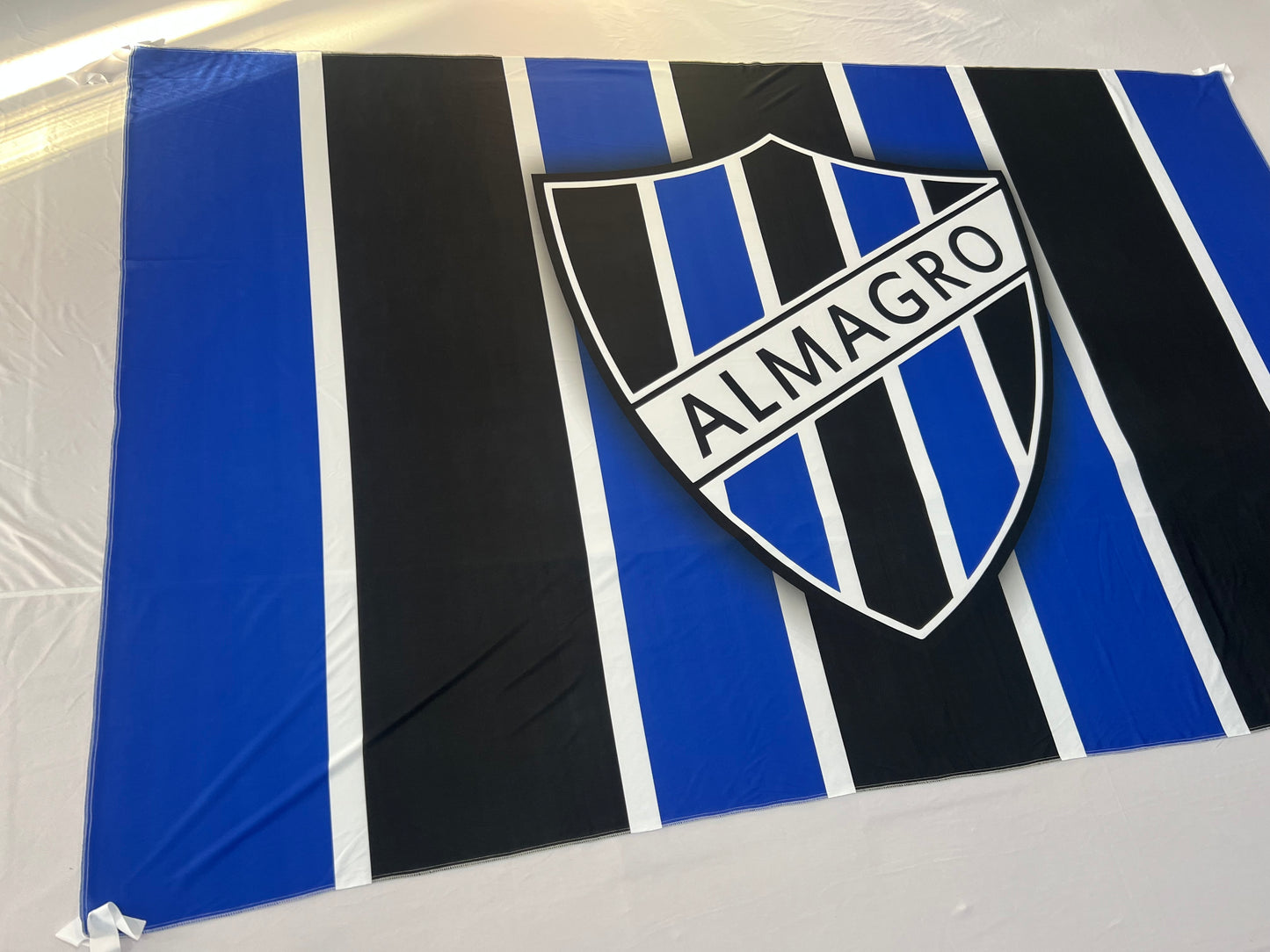 Bandera de Almagro – 1,50 x 1,00 m / 2,50 x 1,50 m – Tela Resistente – Envío Gratis a Todo el País