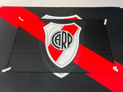 Bandera River (Negra) – 1,50 x 1,00 m / 2,50 x 1,50 m – Tela Resistente – Envío Gratis a Todo el País