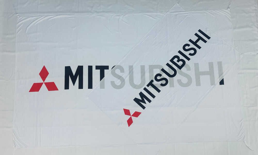 Bandera Mitsubishi Blanca – 1,00 x 1,50 m / 1,50 x 2,50 m – ENVÍO GRATIS A TODO EL PAÍS