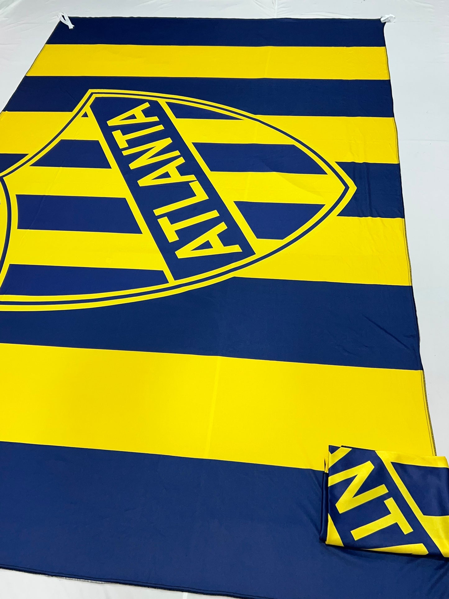 Banderas de Atlanta – 1,50 x 1,00 m / 2,50 x 1,50 m – Tela Resistente – Envío Gratis a Todo el País 🇦🇷