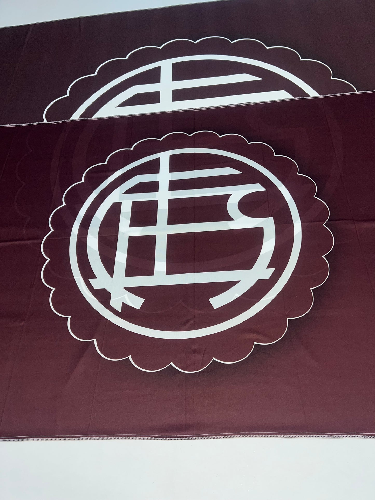 Bandera Lanús – 1,50 x 1,00 m / 2,50 x 1,50 m – Tela Resistente – Envío Gratis a Todo el País
