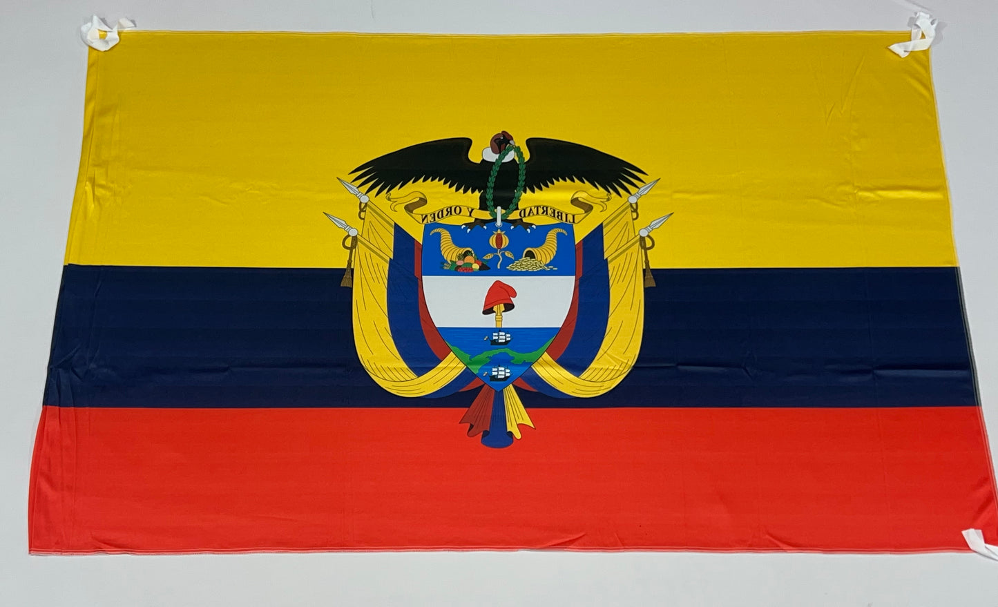 Banderas de Ecuador – 1,50 x 1,00 m / 2,50 x 1,50 m – Tela Resistente – Envío Gratis a Todo el País 🇪🇨