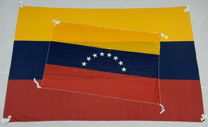 Banderas de Venezuela – 1,50 x 1,00 m / 2,50 x 1,50 m – Tela Resistente – Envío Gratis a Todo el País 🇻🇪
