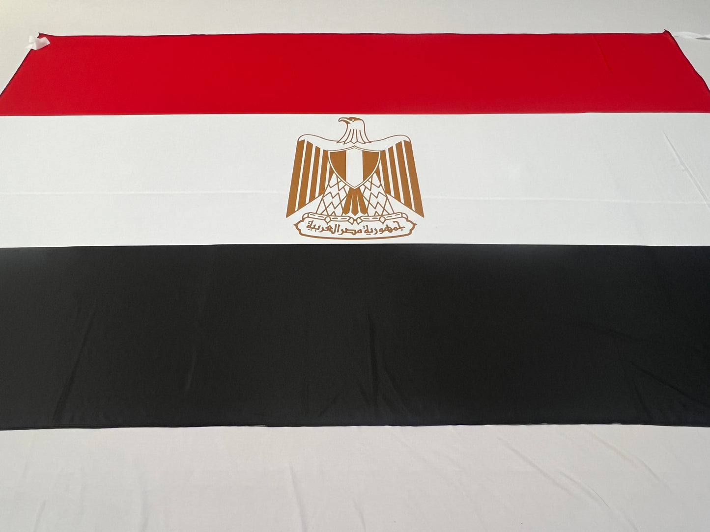 Bandera Egipto – 1,50 x 1,00 m / 2,50 x 1,50 m – Tela Resistente – Envío Gratis a Todo el País