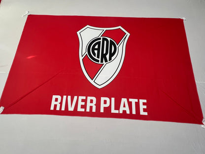 Bandera River (Roja) – 1,50 x 1,00 m / 2,50 x 1,50 m – Tela Resistente – Envío Gratis a Todo el País