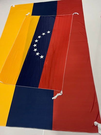 Banderas de Venezuela – 1,50 x 1,00 m / 2,50 x 1,50 m – Tela Resistente – Envío Gratis a Todo el País 🇻🇪
