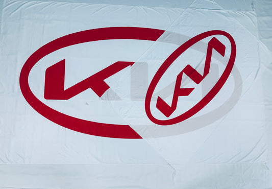 Bandera Kia Blanca – 1,00 x 1,50 m / 1,50 x 2,50 m – ENVÍO GRATIS A TODO EL PAÍS