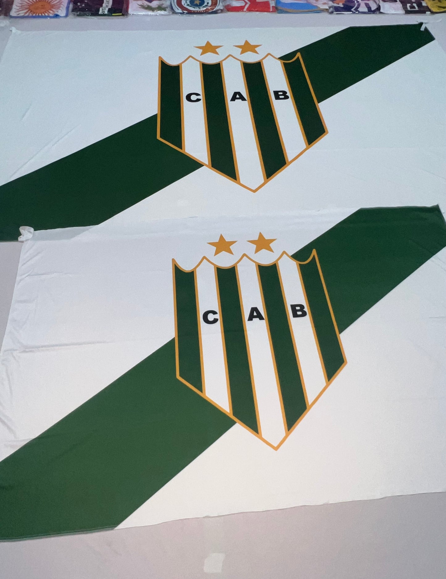 Bandera Banfield Blanca– 1,50 x 1,00 m / 2,50 x 1,50 m – Tela Resistente – Envío Gratis a Todo el País