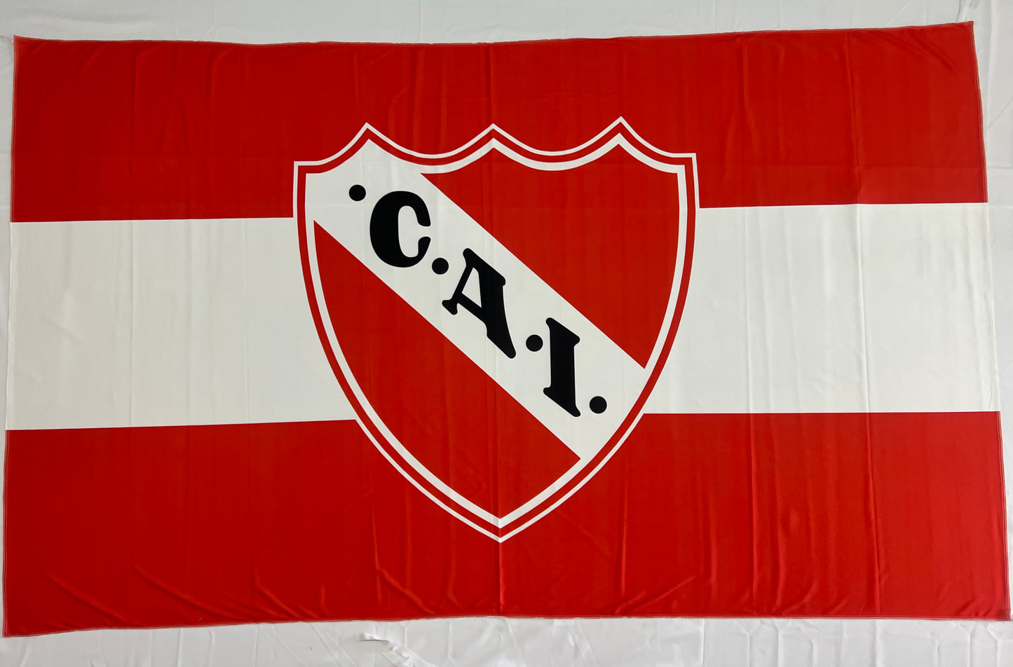 Bandera Independiente Roja  1,50 x 1,00 m / 2,50 x 1,50 m – Tela Resistente – Envío Gratis a Todo el País