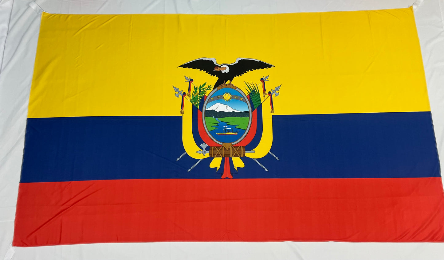 Banderas de Ecuador– 1,50 x 1,00 m / 2,50 x 1,50 m – Tela Resistente – Envío Gratis a Todo el País 🇨🇴