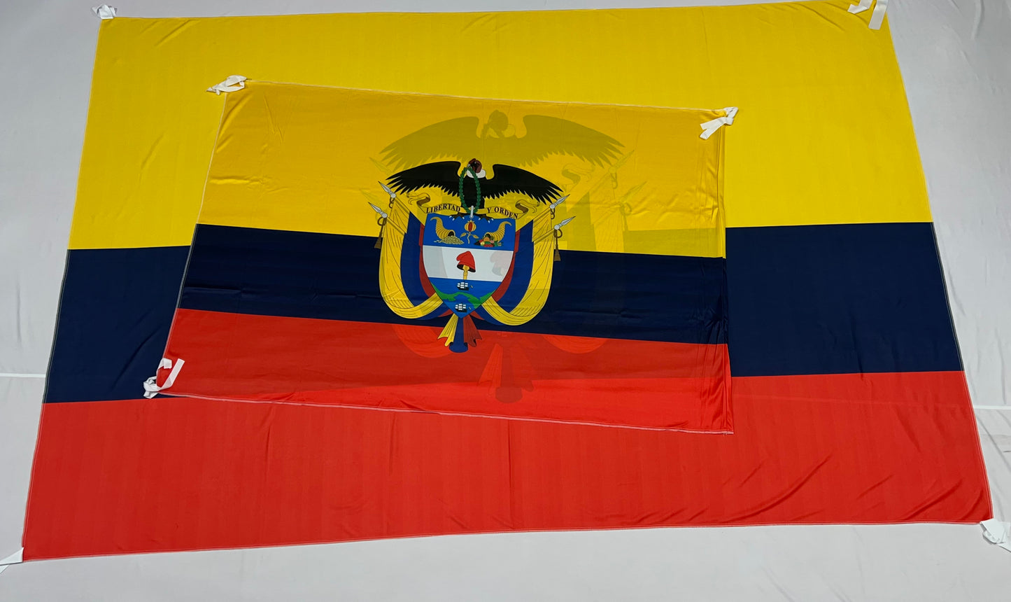 Banderas de Ecuador – 1,50 x 1,00 m / 2,50 x 1,50 m – Tela Resistente – Envío Gratis a Todo el País 🇪🇨