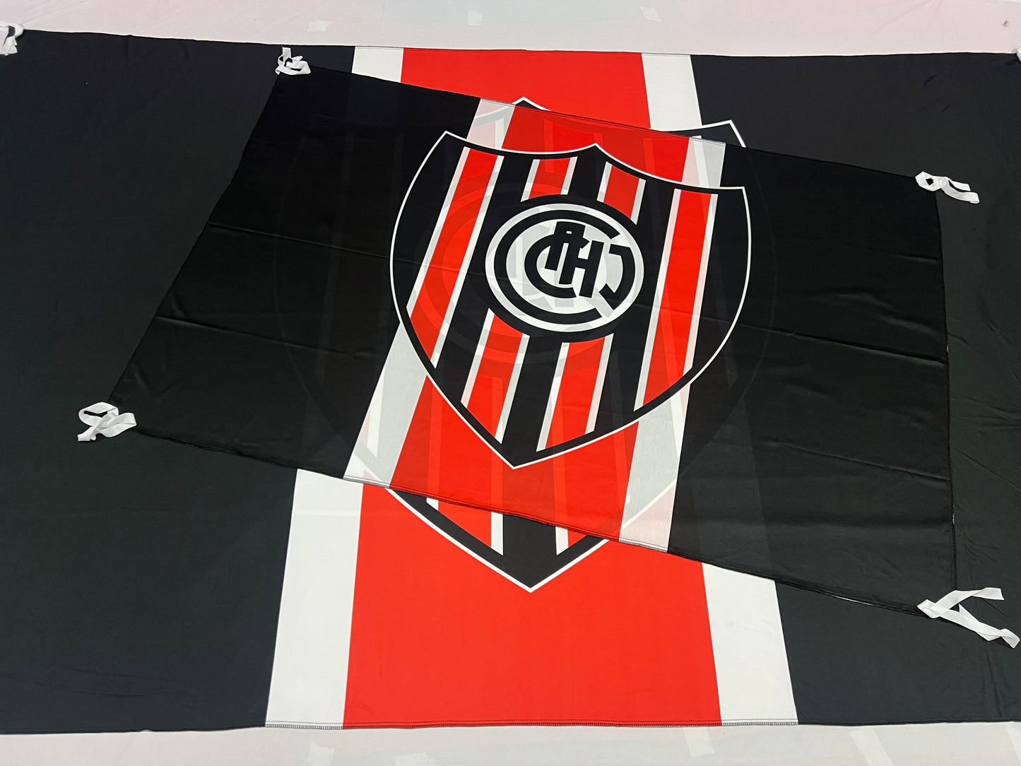 Banderas de Chacarita – 1,50 x 1,00 m / 2,50 x 1,50 m – Tela Resistente – Envío Gratis a Todo el País 🇦🇷