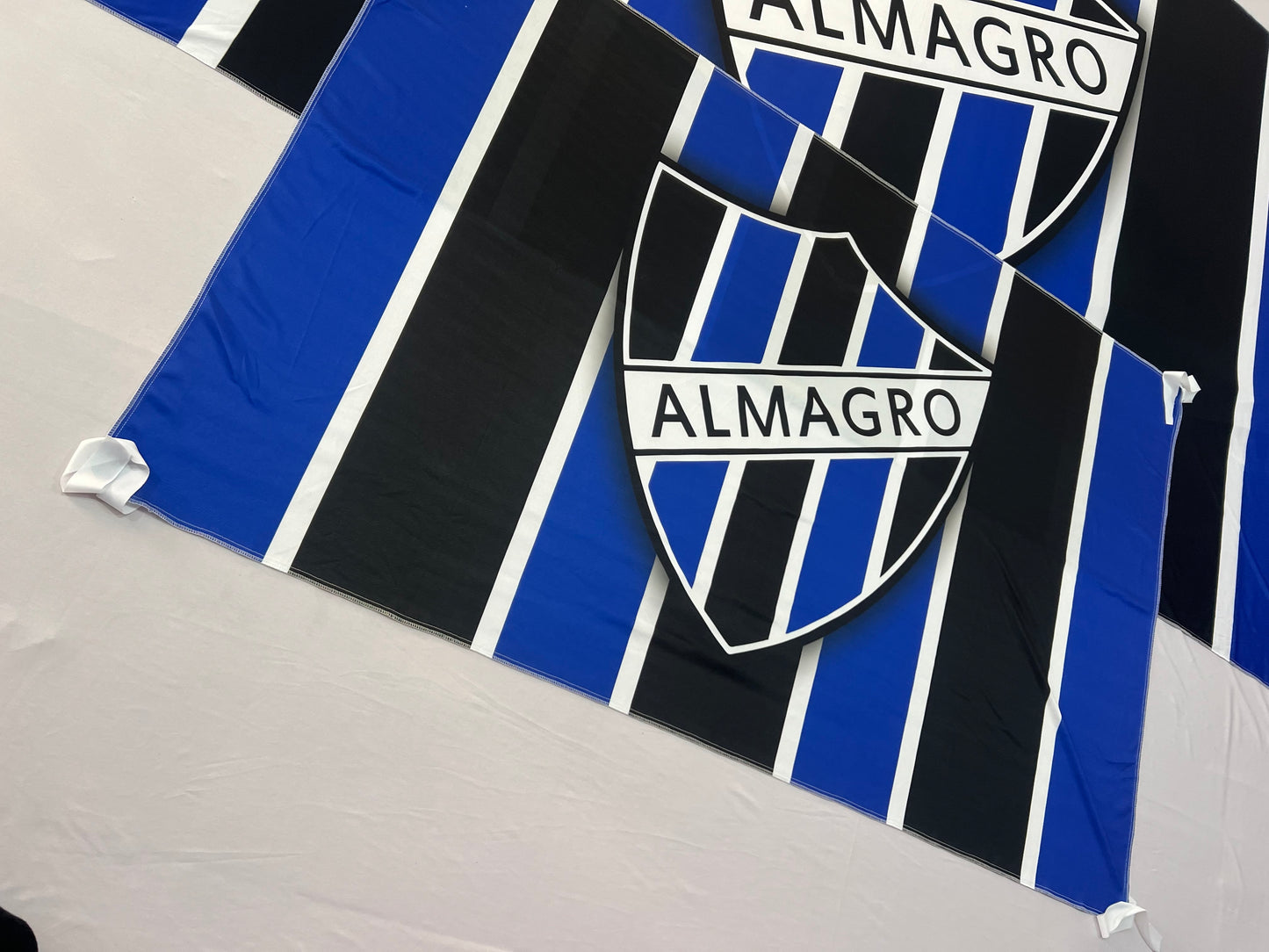 Bandera de Almagro – 1,50 x 1,00 m / 2,50 x 1,50 m – Tela Resistente – Envío Gratis a Todo el País