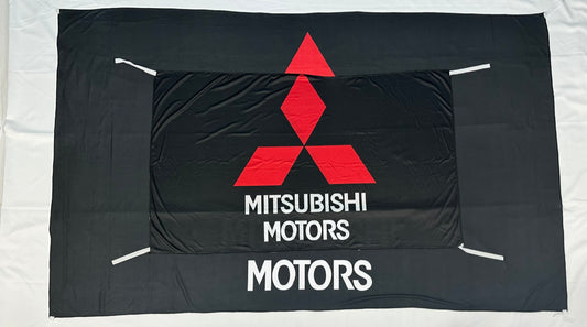 Bandera Mitsubishi Motors Negra – 1,00 x 1,50 m / 1,50 x 2,50 m – ENVÍO GRATIS A TODO EL PAÍS