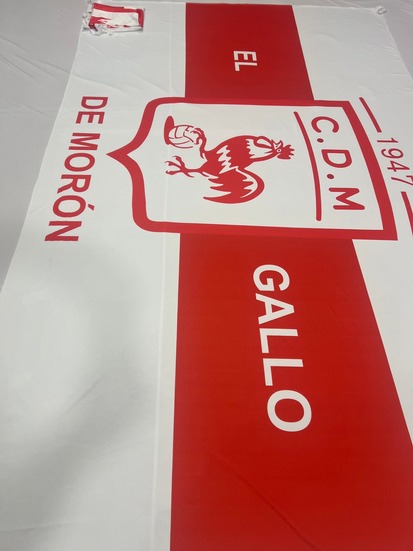 Banderas de Deportivo Morón – 1,50 x 1,00 m / 2,50 x 1,50 m – Tela Resistente – Envío Gratis a Todo el País 🇦🇷