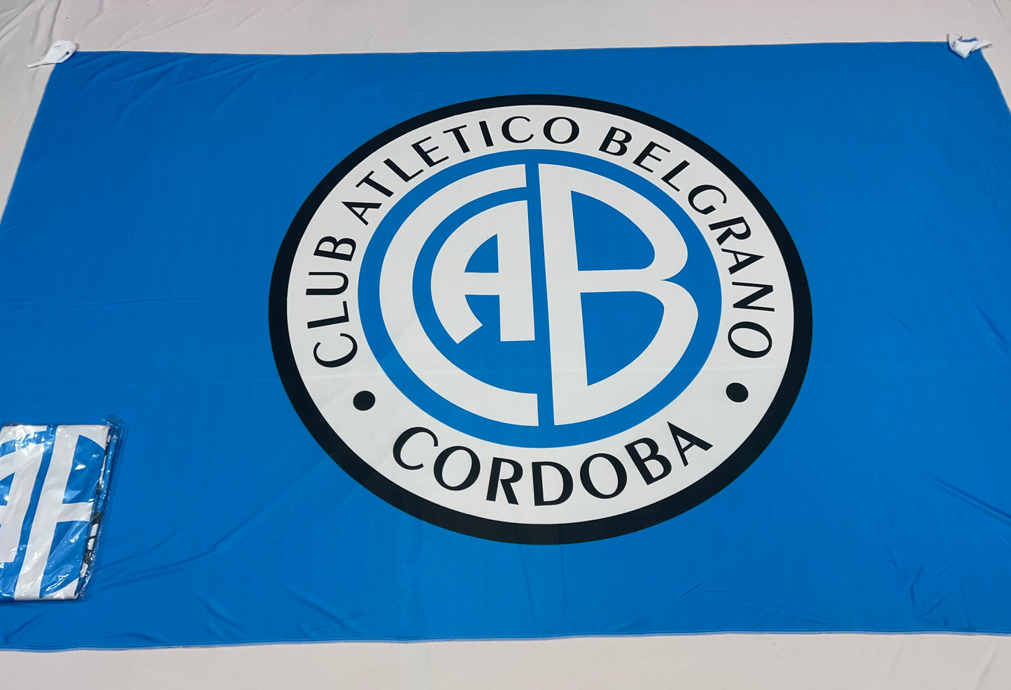 Banderas de Belgrano de Córdoba – 1,50 x 1,00 m / 2,50 x 1,50 m – Tela Resistente – Envío Gratis a Todo el País 🇦🇷