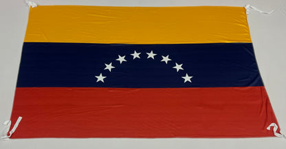 Banderas de Venezuela – 1,50 x 1,00 m / 2,50 x 1,50 m – Tela Resistente – Envío Gratis a Todo el País 🇻🇪