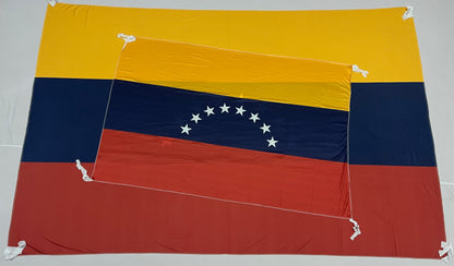 Banderas de Venezuela – 1,50 x 1,00 m / 2,50 x 1,50 m – Tela Resistente – Envío Gratis a Todo el País 🇻🇪