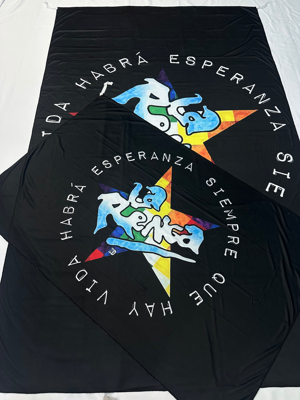 Bandera La Renga – Modelo 3  – 1,00 x 1,50 m / 1,50 x 2,50 m – ENVÍO GRATIS A TODO EL PAÍS
