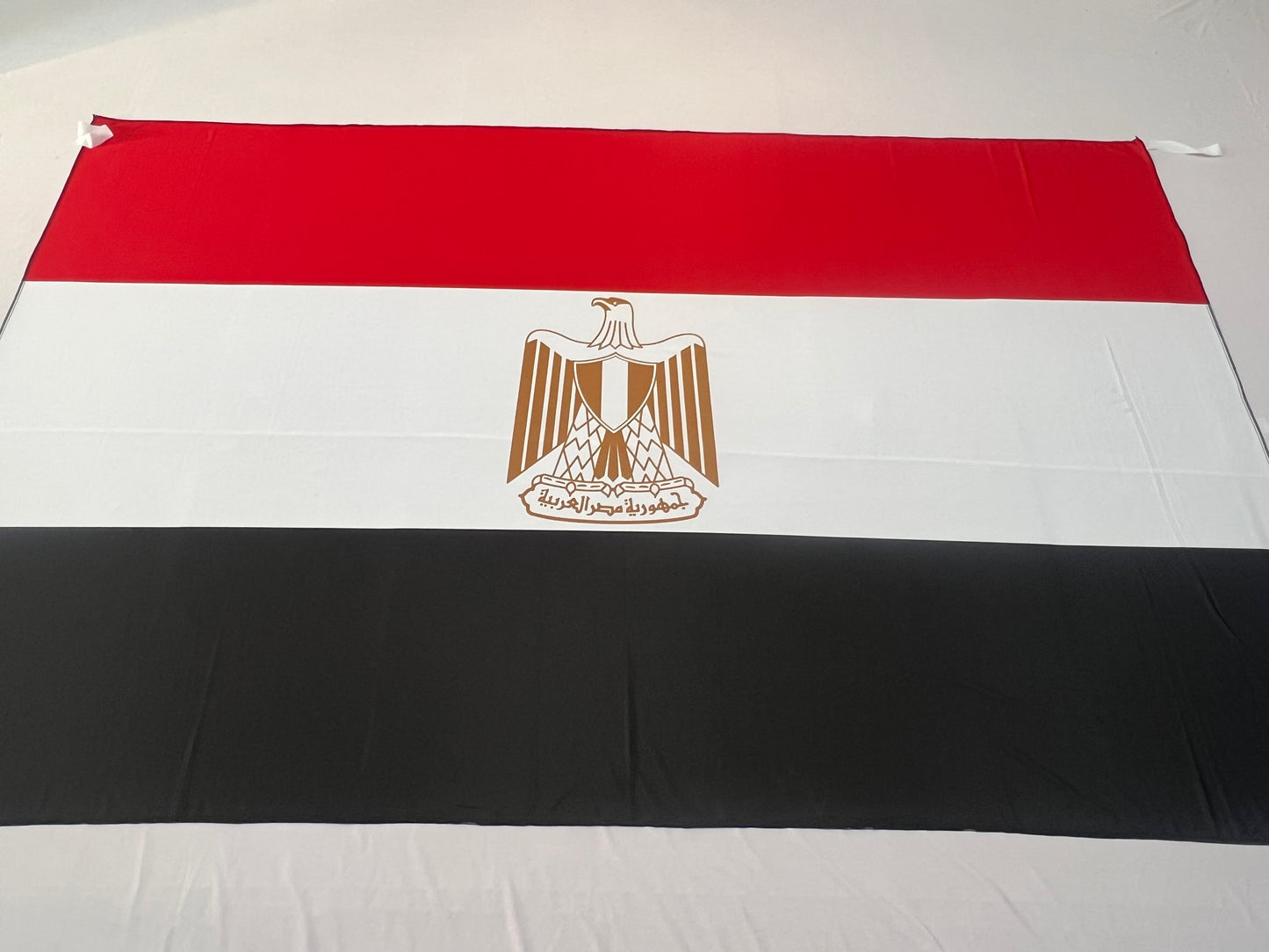 Bandera Egipto – 1,50 x 1,00 m / 2,50 x 1,50 m – Tela Resistente – Envío Gratis a Todo el País