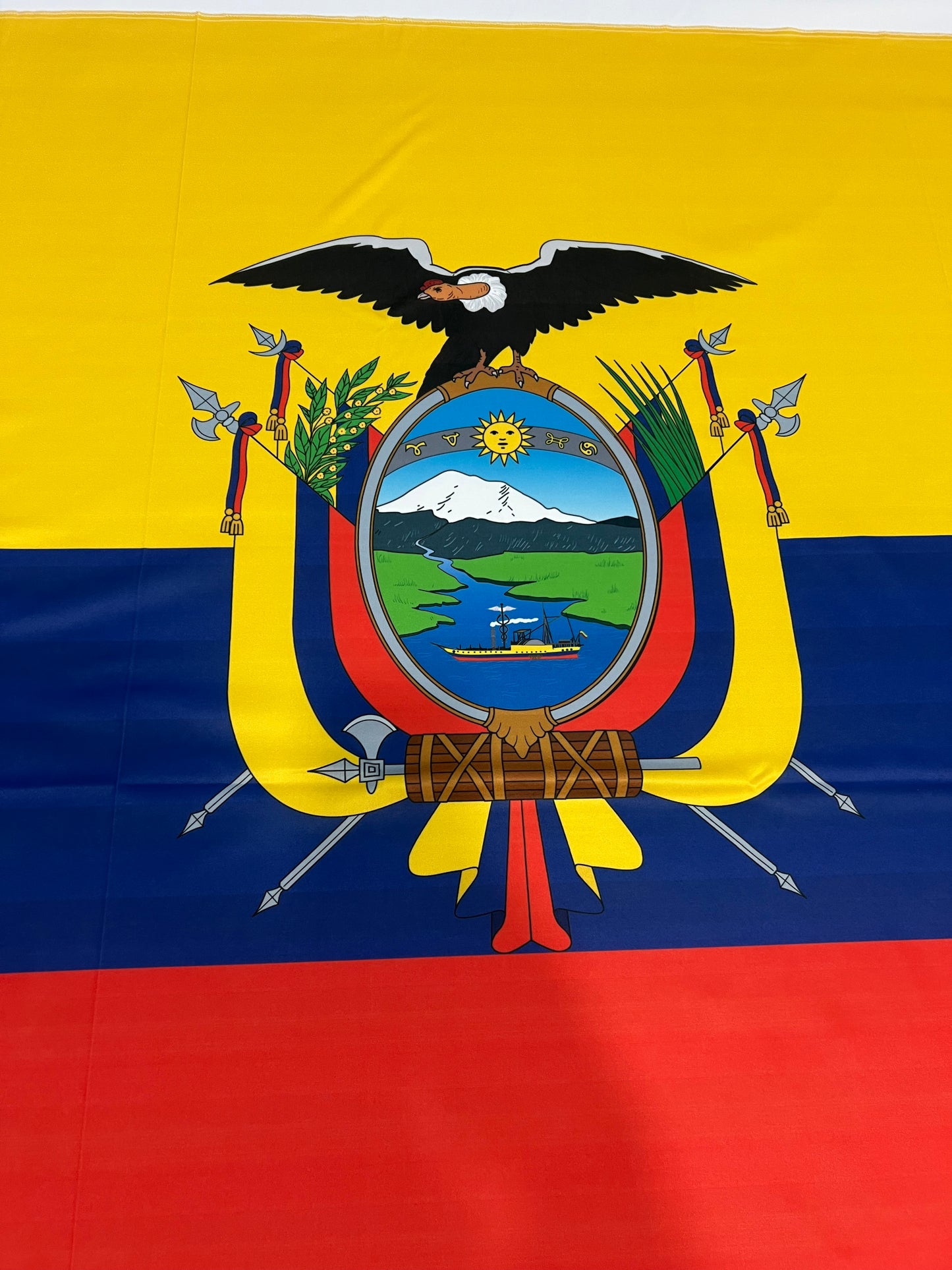 Banderas de Ecuador– 1,50 x 1,00 m / 2,50 x 1,50 m – Tela Resistente – Envío Gratis a Todo el País 🇨🇴