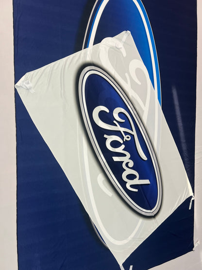 Banderas de Ford (Blanca)– 1,50 x 1,00 m / 2,50 x 1,50 m – Tela Resistente – Envío Gratis a Todo el País 🇦🇷