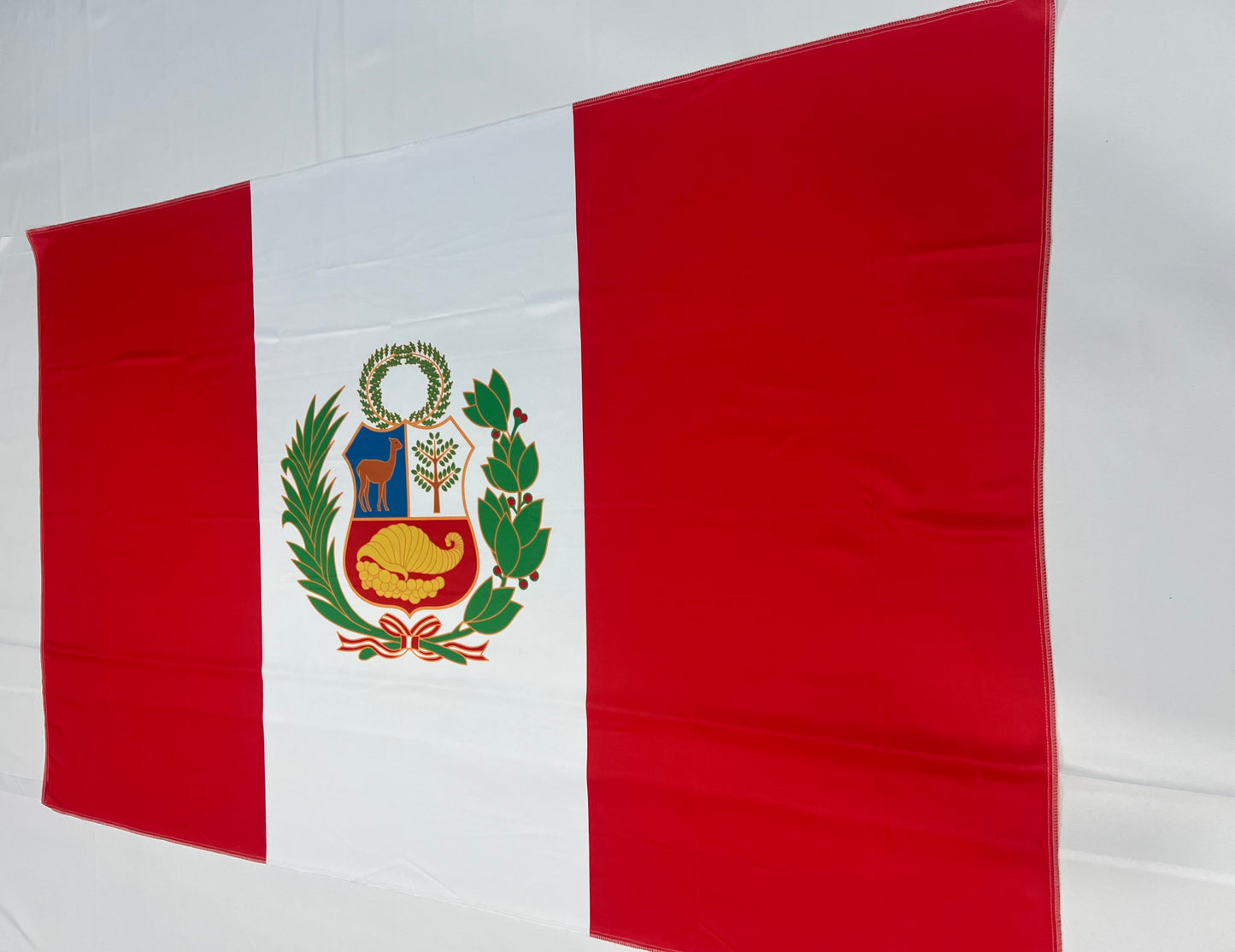 Banderas de Perú – 1,50 x 1,00 m / 2,50 x 1,50 m – Tela Resistente – Envío Gratis a Todo el País 🇦🇷