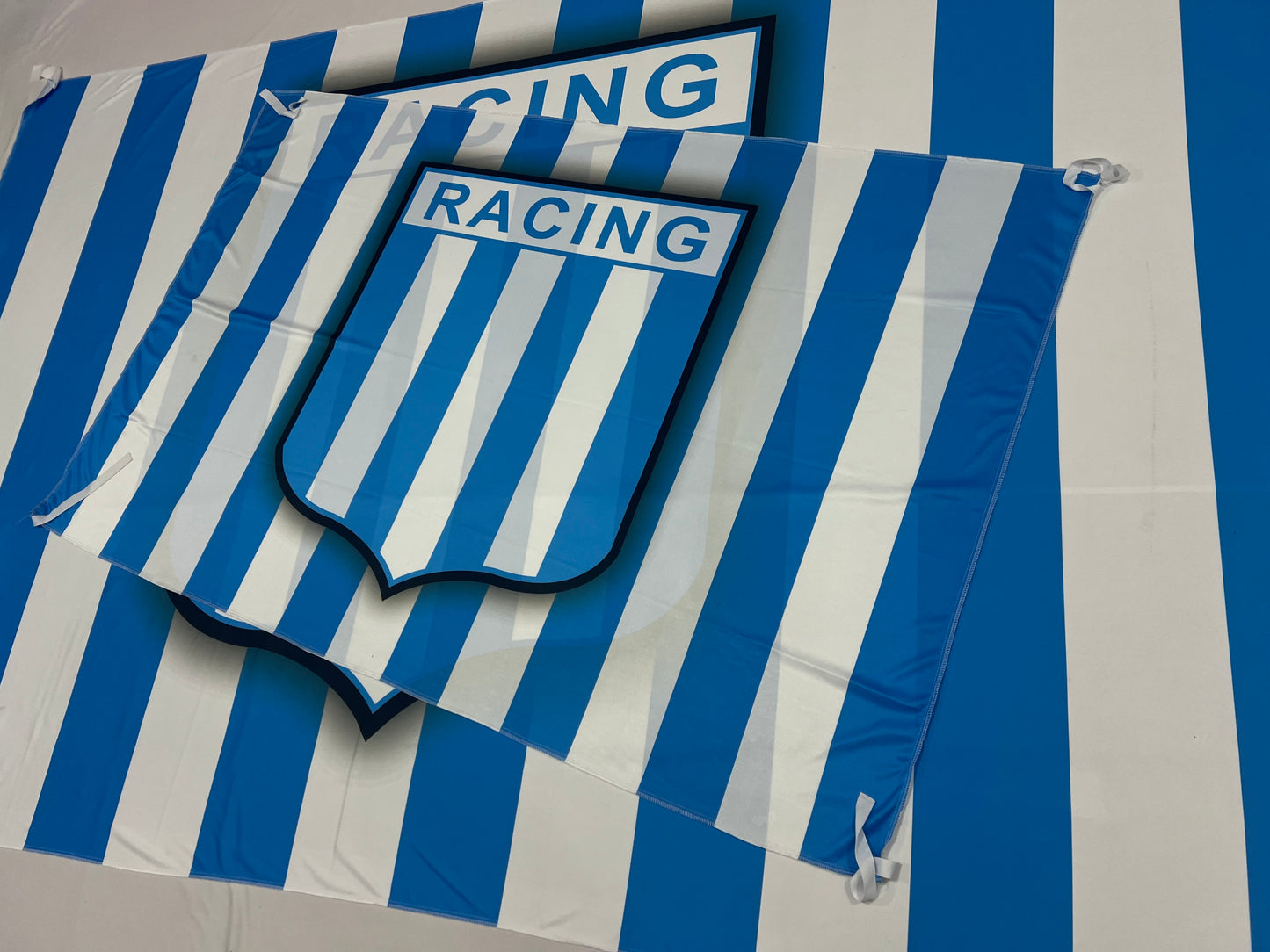 Banderas de Racing Club – 1,50 x 1,00 m / 2,50 x 1,50 m – Tela Resistente – Envío Gratis a Todo el País 🇦🇷
