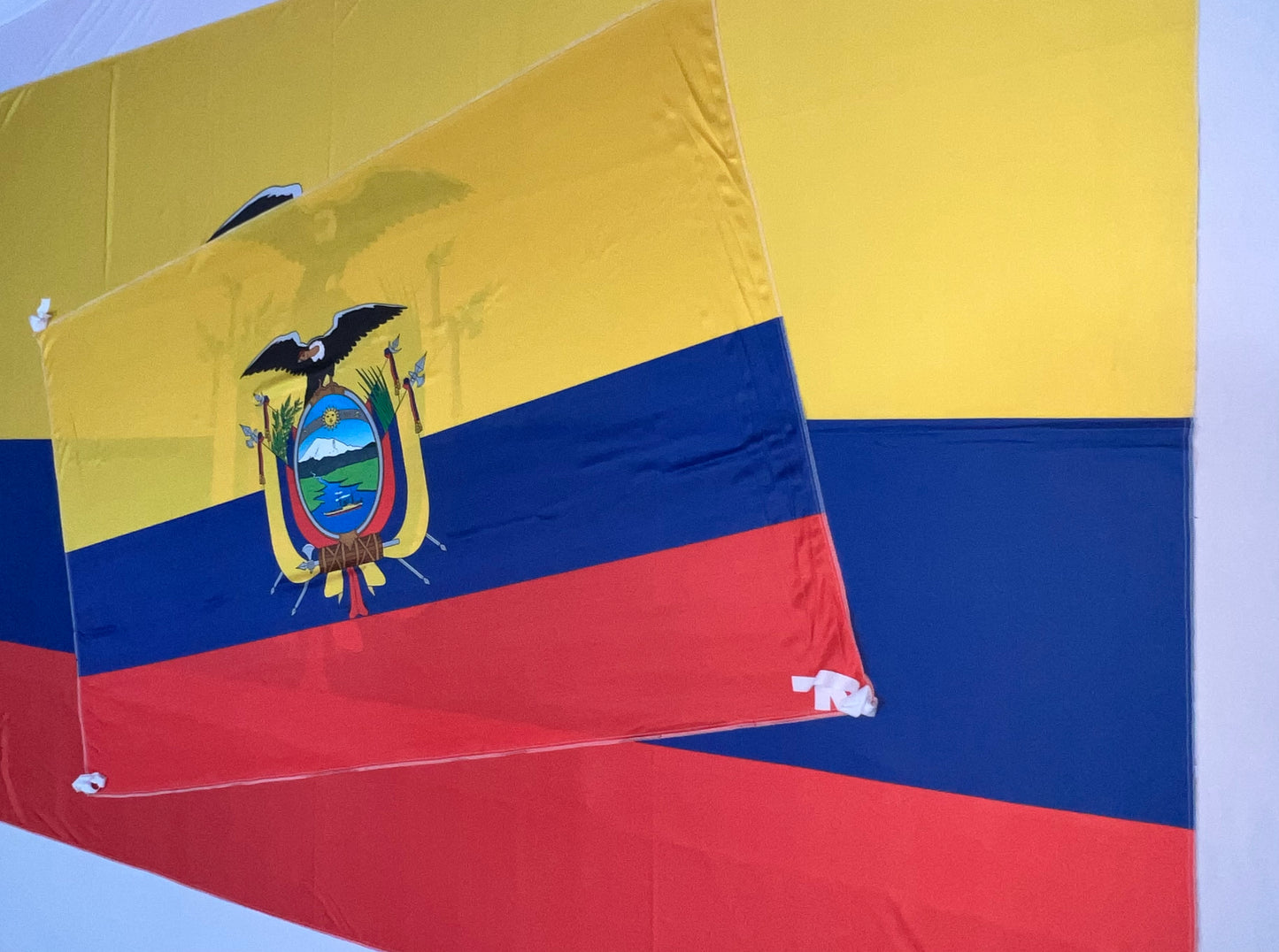 Banderas de Colombia – 1,50 x 1,00 m / 2,50 x 1,50 m – Tela Resistente – Envío Gratis a Todo el País 🇨🇴