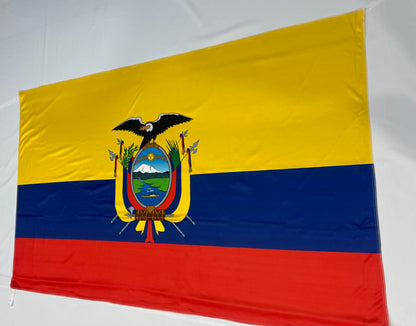Banderas de Ecuador– 1,50 x 1,00 m / 2,50 x 1,50 m – Tela Resistente – Envío Gratis a Todo el País 🇨🇴
