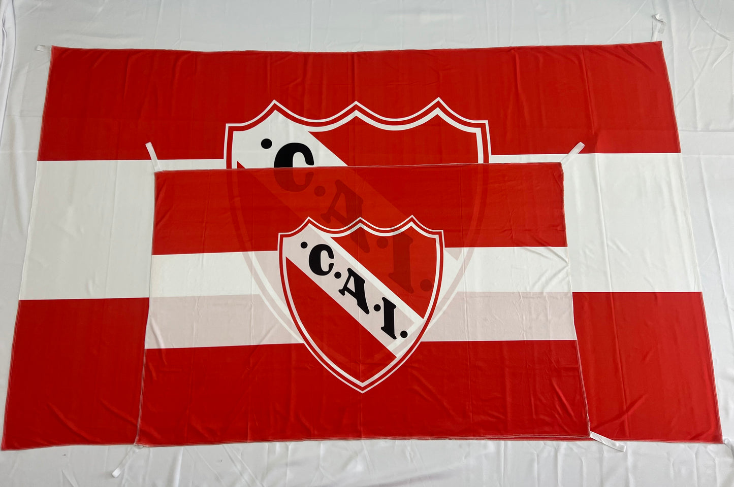 Bandera Independiente Roja  1,50 x 1,00 m / 2,50 x 1,50 m – Tela Resistente – Envío Gratis a Todo el País