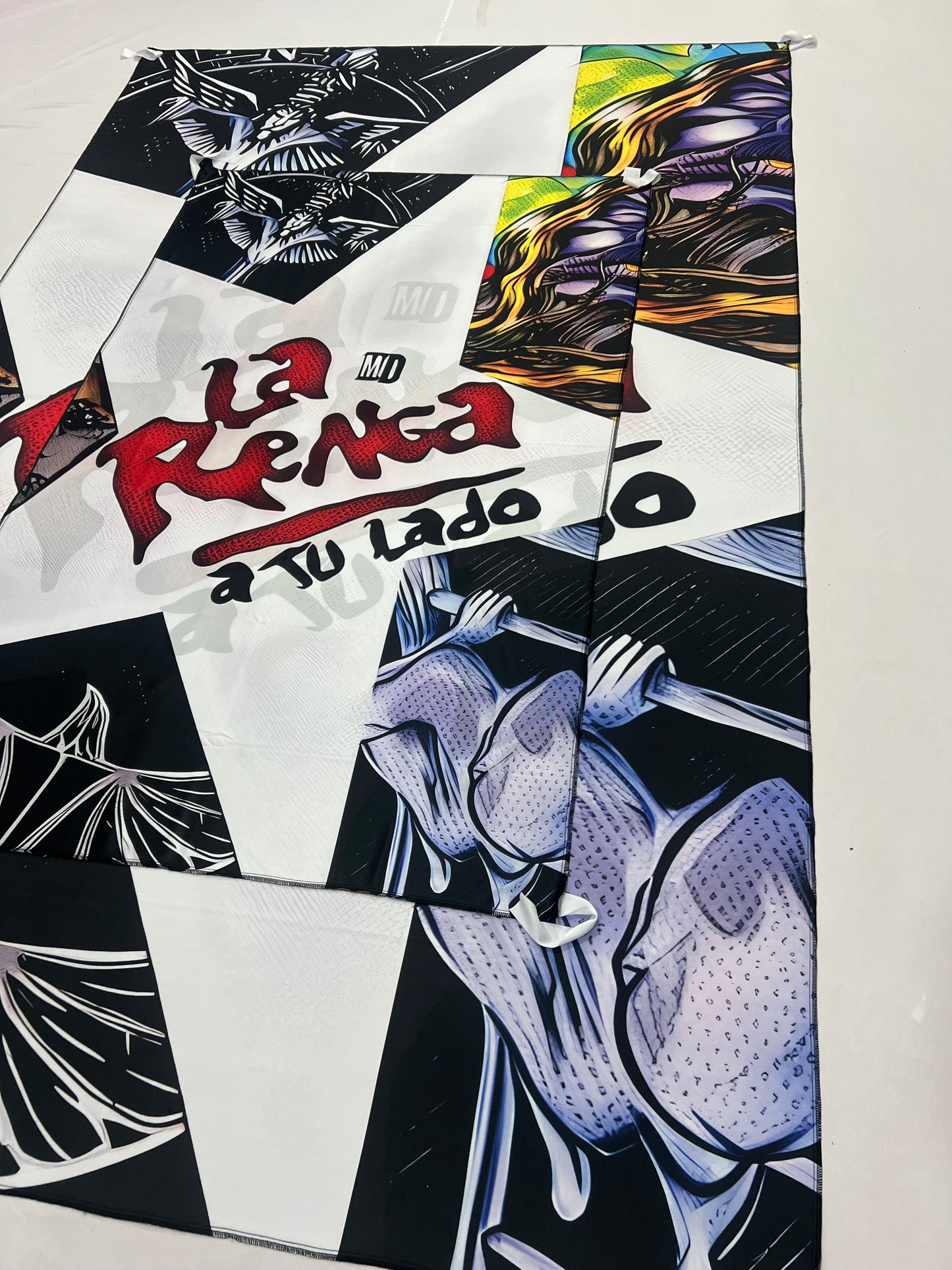 Bandera– 1,50 x 1,00 m / 2,50 x 1,50 m – Tela Resistente – Envío Gratis a Todo el País